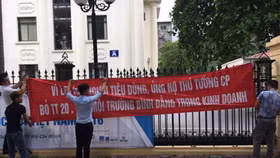 Doanh nghiệp chất vấn Bộ Công Thương về lợi ích nhóm khi "làm khó" nhập khẩu xe