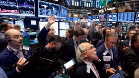 USD mất giá, chứng khoán chao đảo sau khi Mỹ rút khỏi TPP