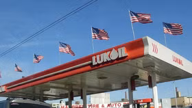 Tổng thống Mỹ Donald Trump xem xét tăng thuế nhiên liệu