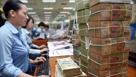 Lãi suất “lội ngược dòng”, ai hưởng lợi?