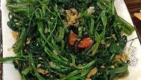 Thực khách phát hoảng vì đỉa trong rau muống xào của Kampong Láng Hạ