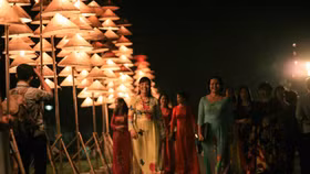 Hà Nội đẹp lung linh với hàng ngàn chiếc nón lá thắp sáng trong Festival Áo dài 2016