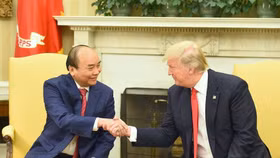 Thủ tướng Nguyễn Xuân Phúc hội đàm với Tổng thống Donald Trump