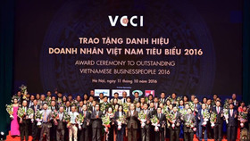 Thương Gia chúc mừng 100 doanh nhân tiểu biểu nhận cúp Thánh Gióng 2016