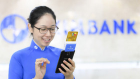 Eximbank bất ngờ “treo” tiền của khách hàng 4 tháng