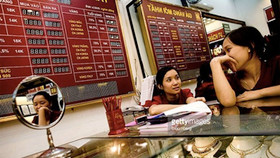 Vay dân 500 tấn vàng: Múa rìu qua mắt thợ?