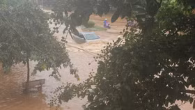 Mưa lũ hoành hành khắp miền Bắc: 7 người chết, mất tích