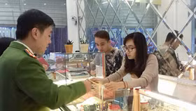 Cảnh báo với thủ đoạn lừa đảo mới tại các tiệm vàng