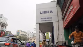 Hà Nội: Xử lý ngôi nhà ôm trọn vỉa hè trên phố Tôn Đức Thắng