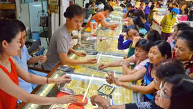 Giá vàng tăng mạnh, mua vàng miếng ở doanh nghiệp nào có lợi nhất?