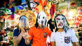 Đồ chơi kinh dị tràn lan chợ trung thu phố cổ