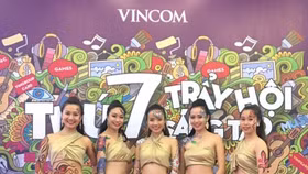 Tưng bừng mua sắm “Trẩy hội Vincom”