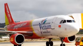 Cổ phiếu VJC giảm mạnh 11%, nhóm ngành xây dựng “nổi sóng”