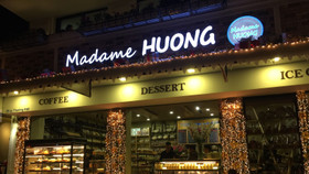 Bánh trung thu "Madame Huong" mốc đen khi còn hạn sử dụng