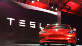 Tesla vượt Ford giá trị vốn hóa khi giới đầu tư đặt cược vào tương lai