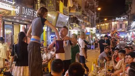 Các địa điểm chơi đêm tại Hà Nội du khách du lịch không thể bỏ qua