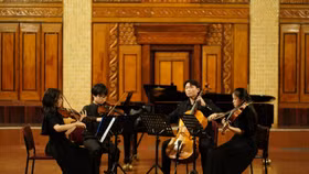 Nhóm The Omicron Ensemble biểu diễn hòa nhạc gây quỹ giúp đỡ trẻ em là nạn nhân chiến tranh