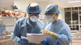 TP.HCM: Cách ly 235 người, phong tỏa các địa điểm liên quan 2 ca mắc COVID-19