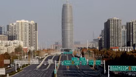 Trung Quốc dỡ bỏ lệnh lockdown tại nơi có nhà máy iPhone lớn nhất thế giới