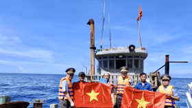 Thủ tướng chỉ đạo chống khai thác hải sản bất hợp pháp, sớm tháo gỡ thẻ vàng