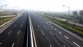 Bộ GTVT kiến nghị 13 tỉnh ưu tiên nguồn cung vật liệu xây cao tốc Bắc - Nam phía Đông