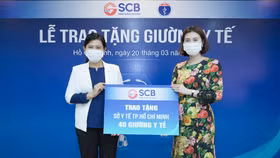 Cán bộ nhân viên SCB tặng 100 giường y tế và 1,3 tỷ đồng phòng chống dịch Covid - 19
