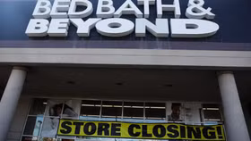 Lãi suất cao và bất ổn kinh tế khiến hàng loạt công ty tại Mỹ vỡ nợ