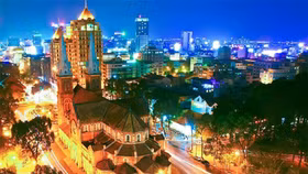 Nhà thờ Đức Bà Sài Gòn lọt top thánh đường đẹp nhất thế giới