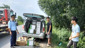 Long An phát hiện lượng lớn thuốc diệt cỏ nghi nhập lậu