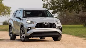 Toyota triệu hồi gần 43.000 chiếc xe Highlander vì lỗi chết máy