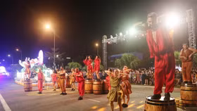 Đà Nẵng: Rực rỡ sắc màu Carnival đường phố Sun Fest