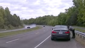 BMW mất lái... “drift” thẳng vào cảnh sát