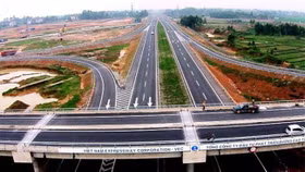 Phó Thủ tướng yêu cầu khẩn trương hoàn thiện các thủ tục để triển khai 3 dự án cao tốc