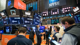 Chứng khoán Mỹ mất điểm khi những dấu hiệu từ Fed cho thấy đợt tăng lãi suất mạnh tay hơn
