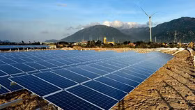 Bổ sung điện gió, điện mặt trời vào diện thẩm định cấp giấy phép