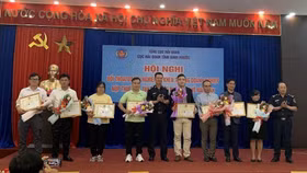 Khen thưởng nhiều doanh nghiệp tuân thủ tốt pháp luật về Hải quan
