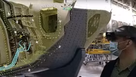 Nga ứng dụng công nghệ thực tế tăng cường AR để lắp ráp tiêm kích tàng hình Su-57