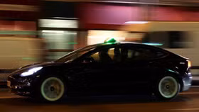 Hãng taxi Paris đình chỉ sử dụng xe Tesla Model 3 sau tai nạn kinh hoàng