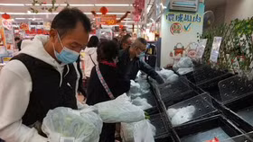 Covid-19 khiến tình trạng thiếu hụt rau củ càng gây áp lực lên Hồng Kông