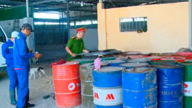 Công an tỉnh Khánh Hòa tiêu hủy số lượng lớn xăng, dầu không rõ nguồn gốc