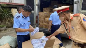Tạm giữ số lượng lớn chất tẩy rửa, mỹ phẩm, hóa chất nhập lậu
