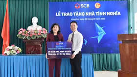 SCB ủng hộ xây dựng 20 nhà ở cho gia đình chính sách khó khăn tại tỉnh Long An