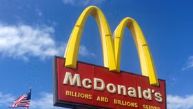 McDonald's đuổi việc CEO có quan hệ bất chính với nhân viên