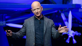 Jeff Bezos: "Đã đến lúc quay trở lại mặt trăng"