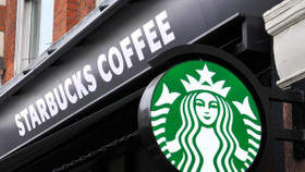 Starbucks tiết lộ khoản chệnh lệch giữa mức lương của nhân viên nam giới và nữ giới