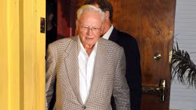 Hé lộ di chúc của ông trùm khách sạn Barron Hilton