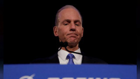 Boeing sa thải CEO Dennis Muilenburg: Khôi phục lòng tin sau 737 MAX?