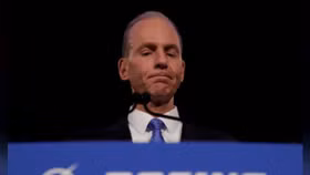 Boeing sa thải CEO Dennis Muilenburg: Khôi phục lòng tin sau 737 MAX?