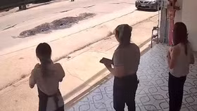 “Hố tử thần” đột nhiên xuất hiện giữa đường khiến người dân hoảng sợ