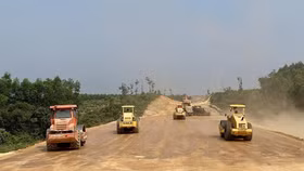 “Sốt ruột” với công tác GPMB, Thủ tướng yêu cầu đẩy nhanh tiến độ dự án giao thông trọng điểm